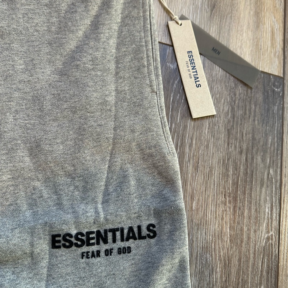 Essentials Fear Of God shorts Dark Oat - Picture 2 of 3